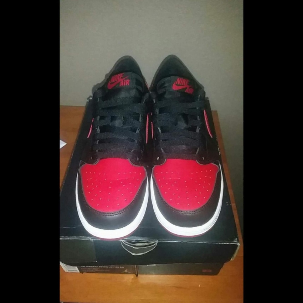 Air Jordan 1s bred low